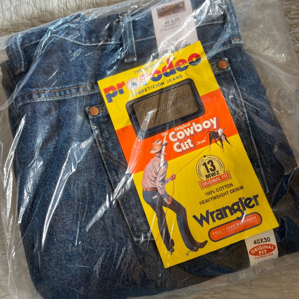 New in package men’s original Wranglers jeans 40x30, 100% cotton jean.